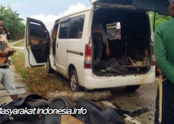 Mobil Grand Max Diduga Angkut BBM Subsidi Terbakar di Panggarangan, Polisi Amankan 12 Jerigen