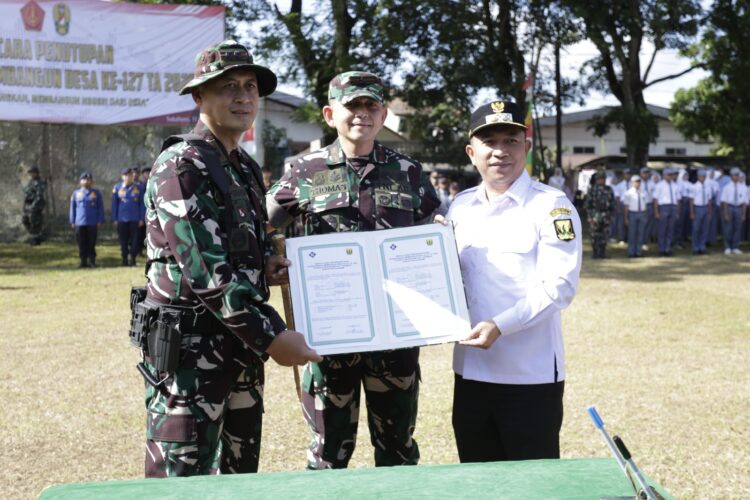Penutupan TMMD ke-127 di Sukabumi oleh Danrem 061/Suryakancana, Tanda Kemanunggalan TNI dan Rakyat