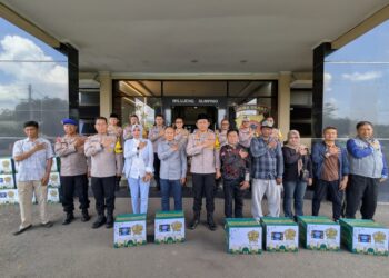 Polres Sumedang Pererat Sinergi Bersama Jurnalis, Bagikan Bingkisan Idul Fitri 1447 H