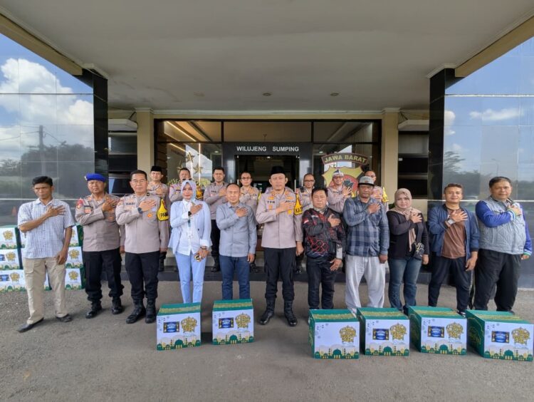 Polres Sumedang Pererat Sinergi Bersama Jurnalis, Bagikan Bingkisan Idul Fitri 1447 H